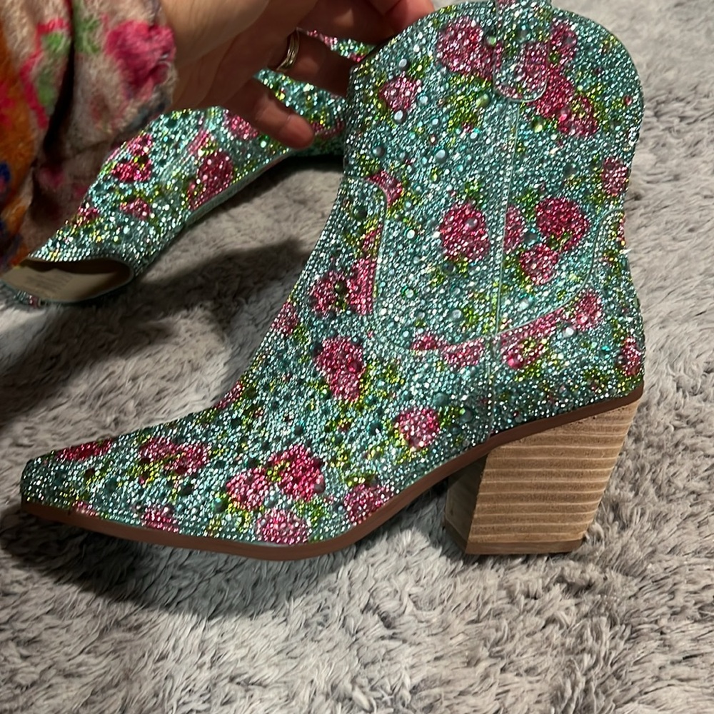 Blue by Betsey Johnson Rhinestone Diva Booties NWOT size 5 - Picture 4 of 7